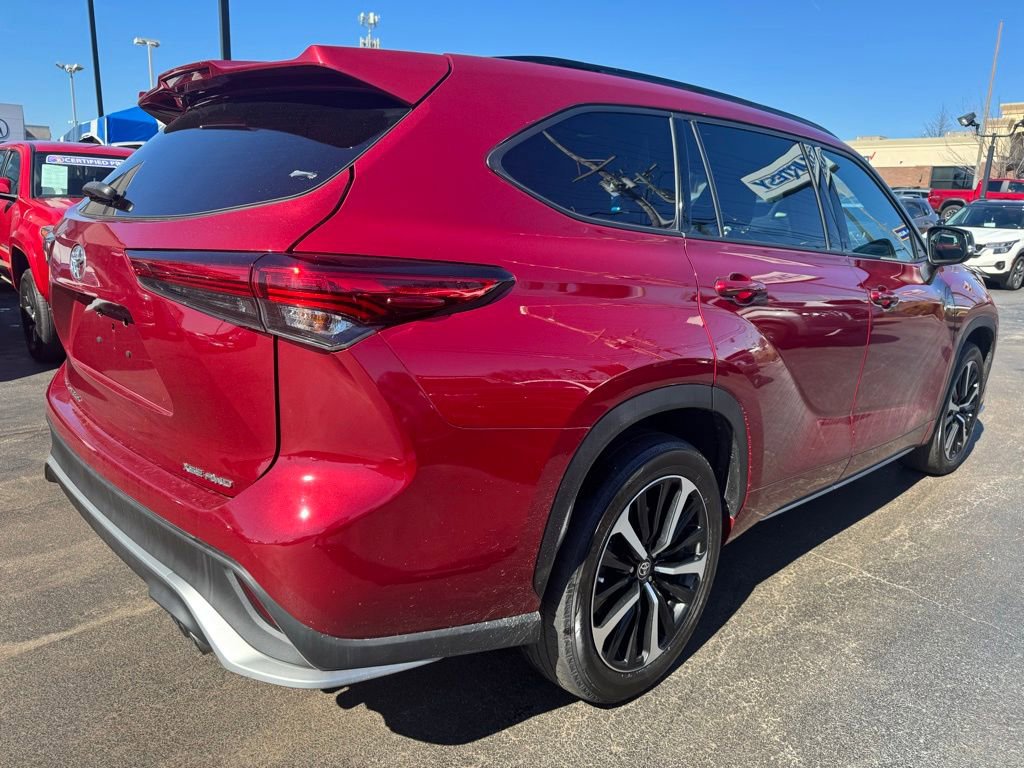 Used 2022 Toyota Highlander XSE image 6