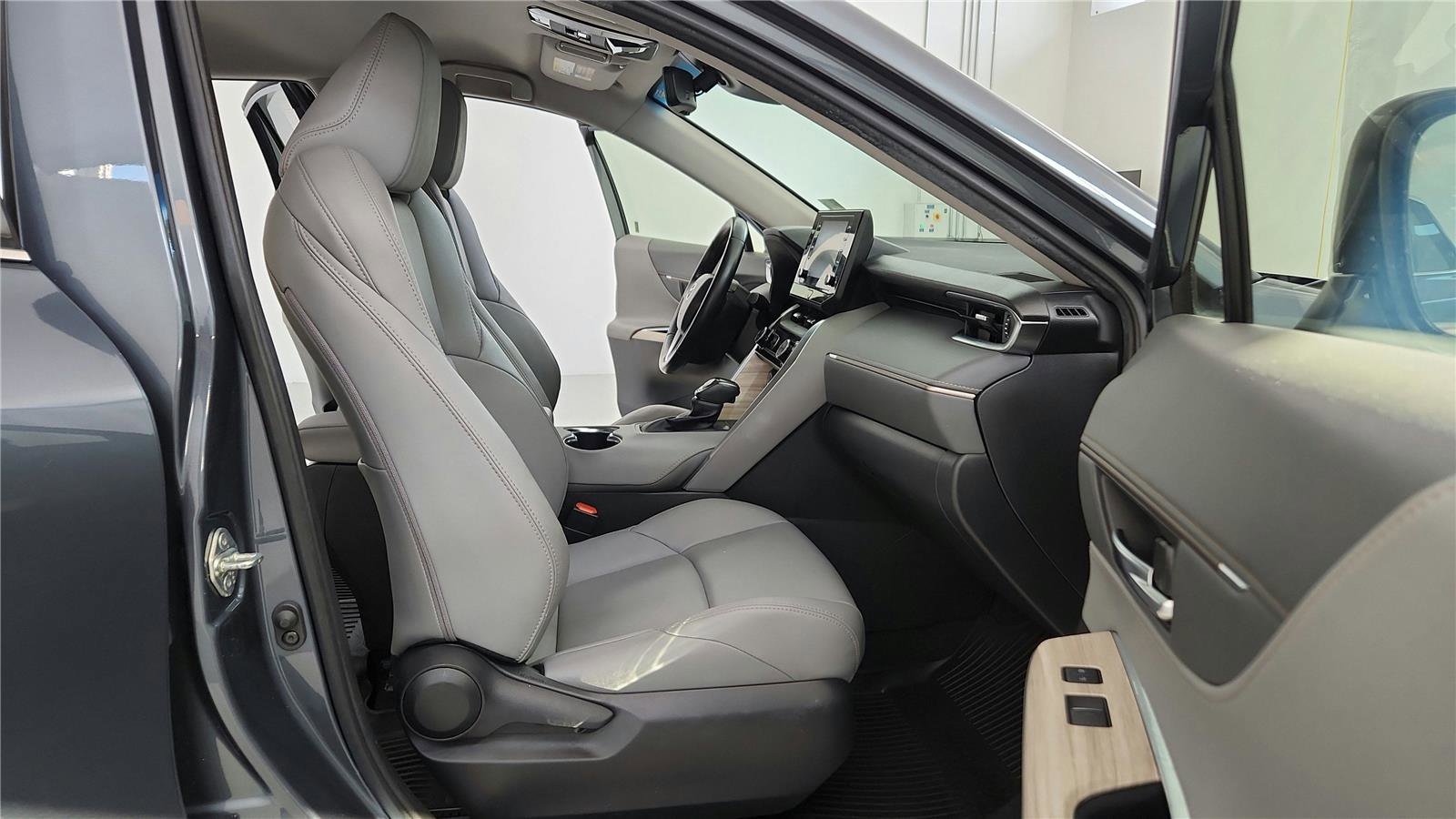 Certified 2022 Toyota Venza XLE image 17