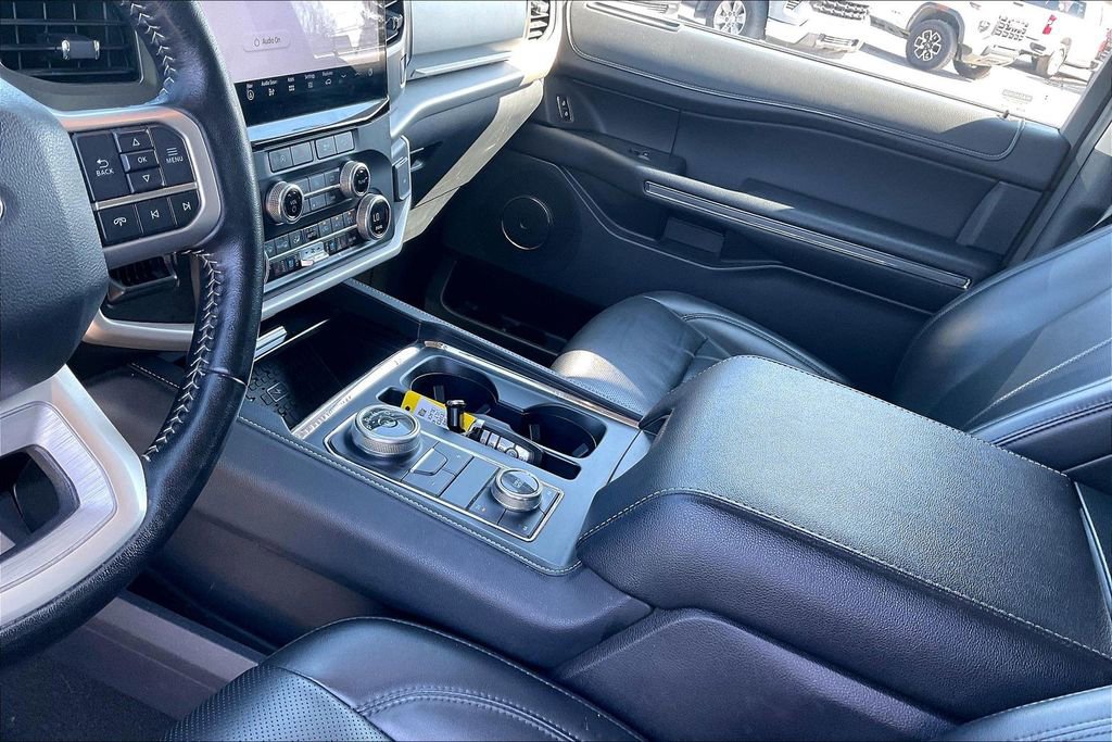 Used 2024 Ford Expedition XLT image 18