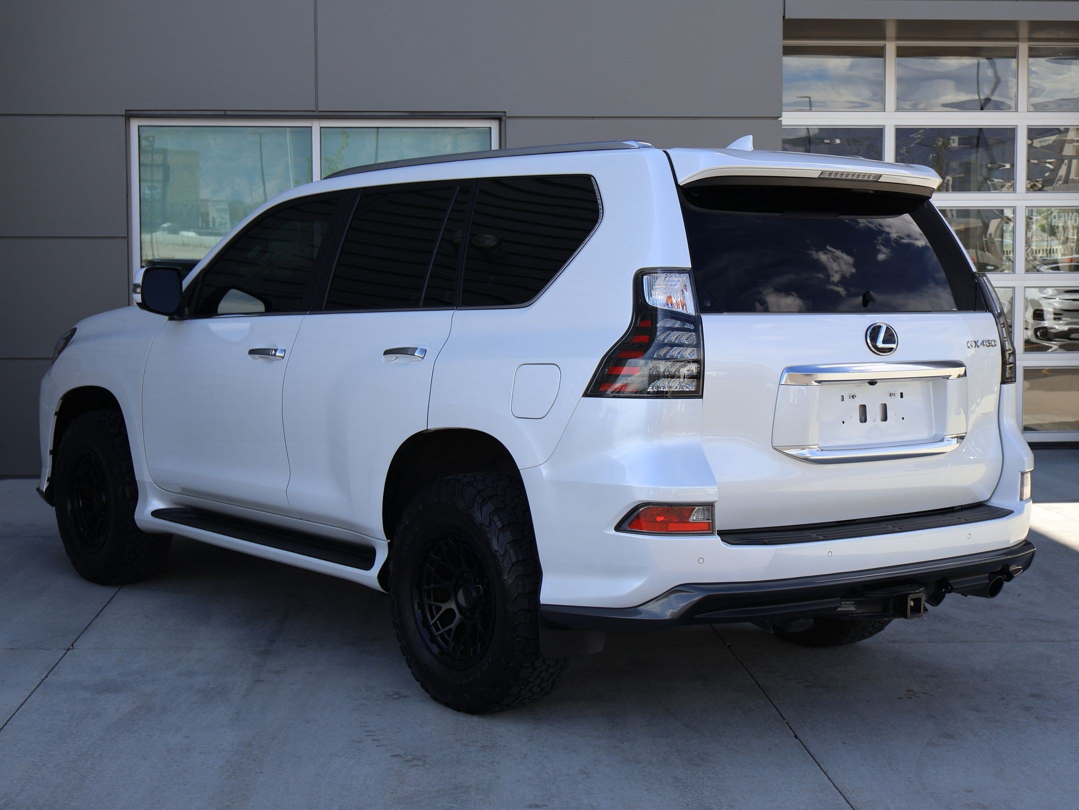 Used 2023 Lexus GX 460 Luxury w/ Sport Design Package AWD/4WD image 8