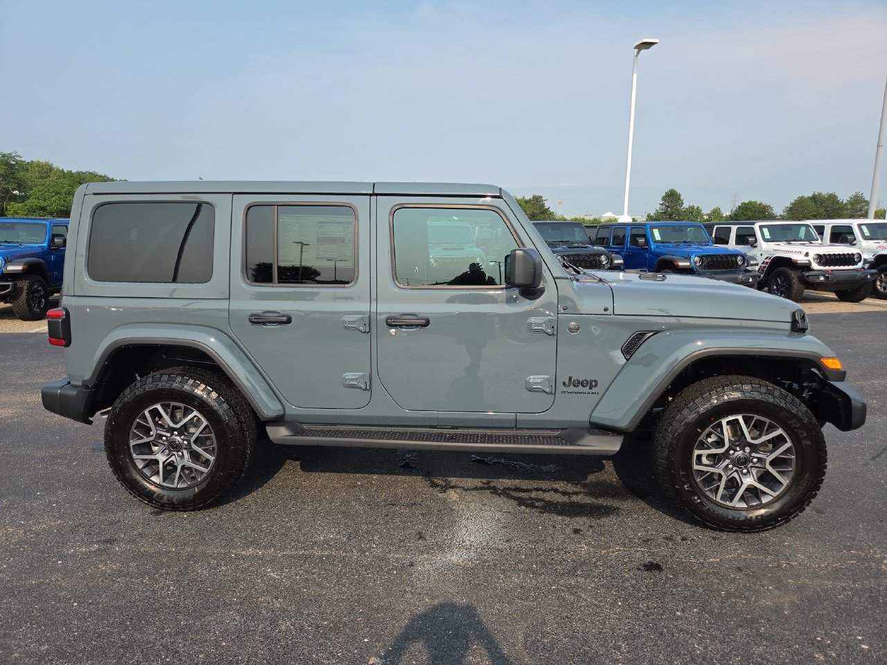 New 2026 Jeep Wrangler Unlimited Sahara AWD/4WD image 8