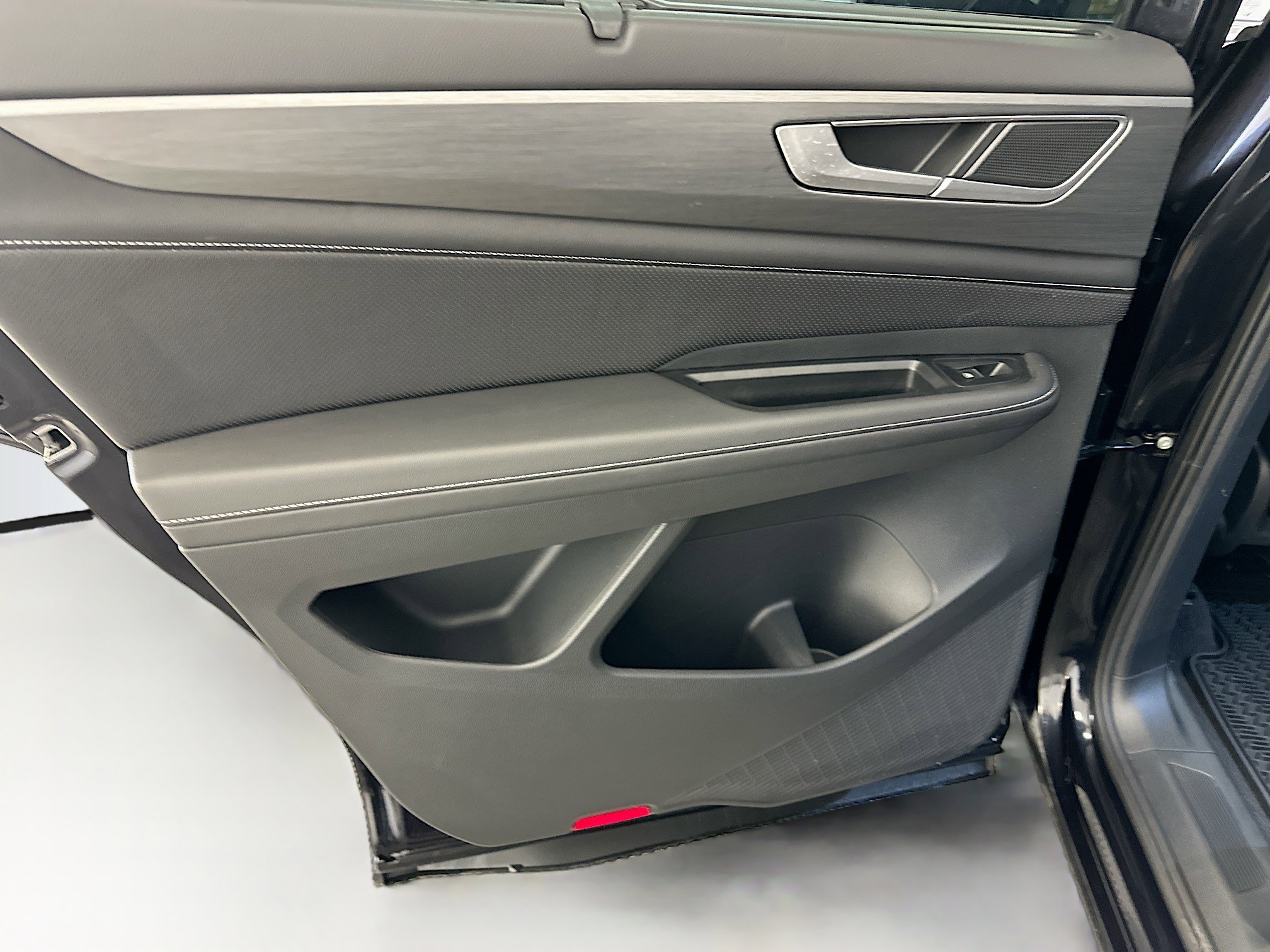 Used 2024 Volkswagen Atlas Cross Sport SE image 27