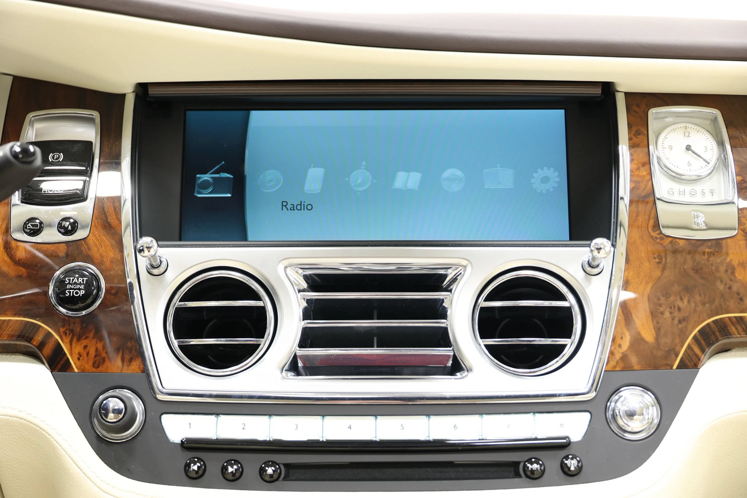 Used 2016 Rolls-Royce Ghost RWD image 35