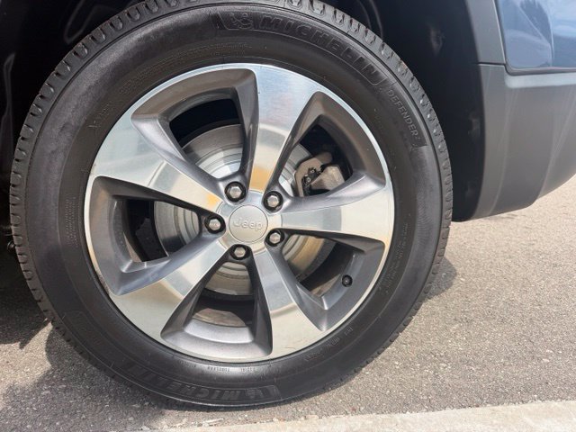 Used 2019 Jeep Cherokee Limited AWD/4WD image 10
