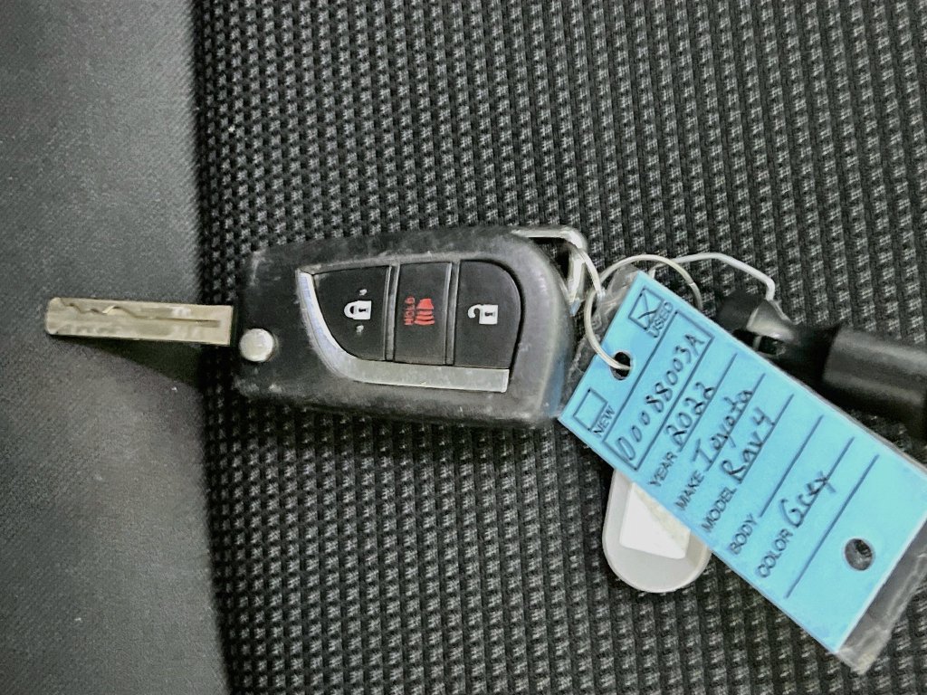 Used 2022 Toyota RAV4 LE FWD image 32
