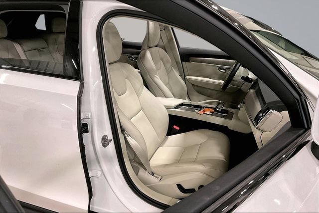 Certified 2025 Volvo V90 B6 Cross Country Plus AWD/4WD image 9