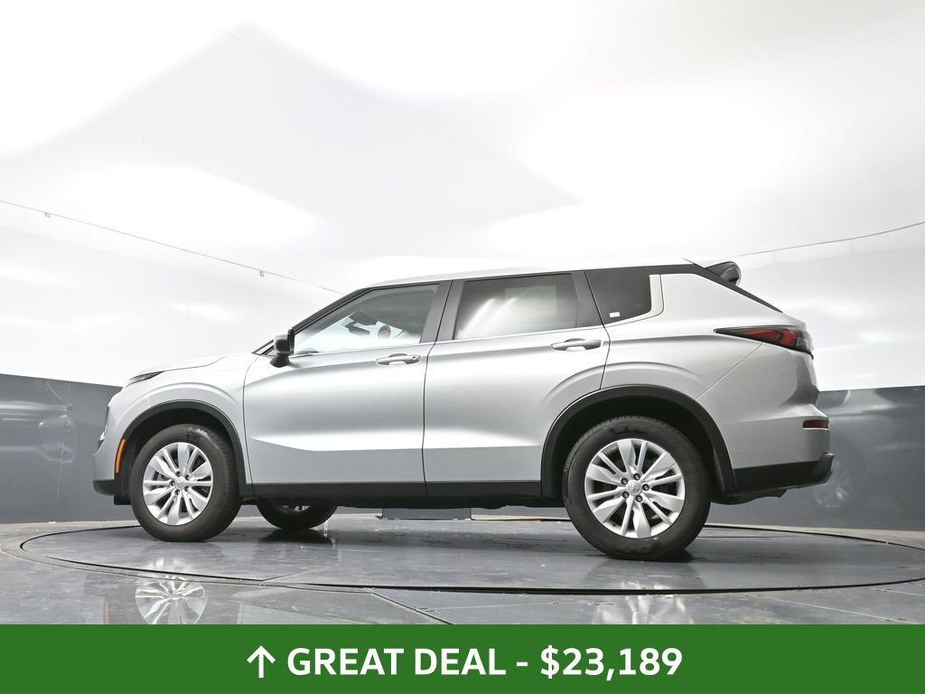 Used 2025 Mitsubishi Outlander ES image 53