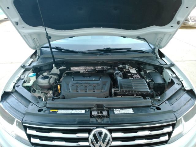 Used 2018 Volkswagen Tiguan SEL image 54