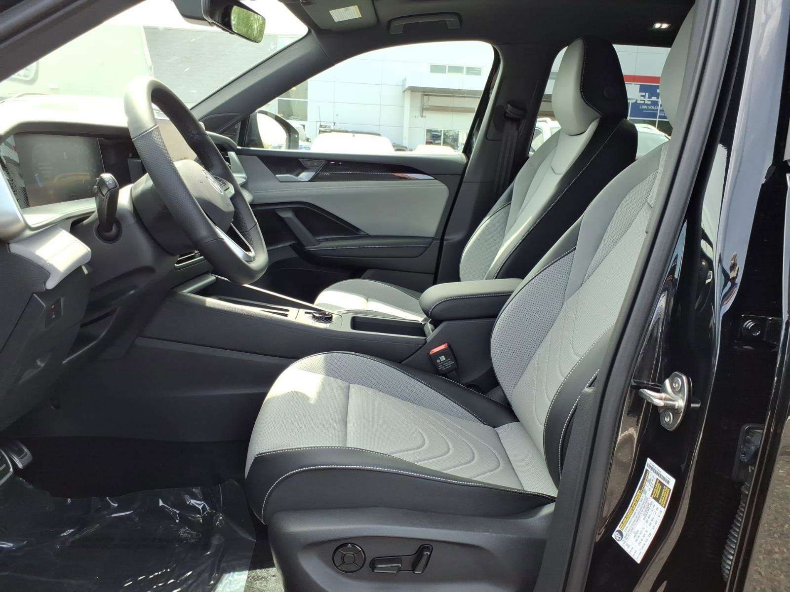 New 2026 Volkswagen Tiguan SE R-Line image 9