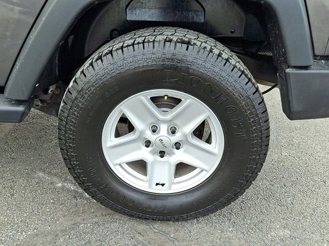 Used 2017 Jeep Wrangler Sport image 12