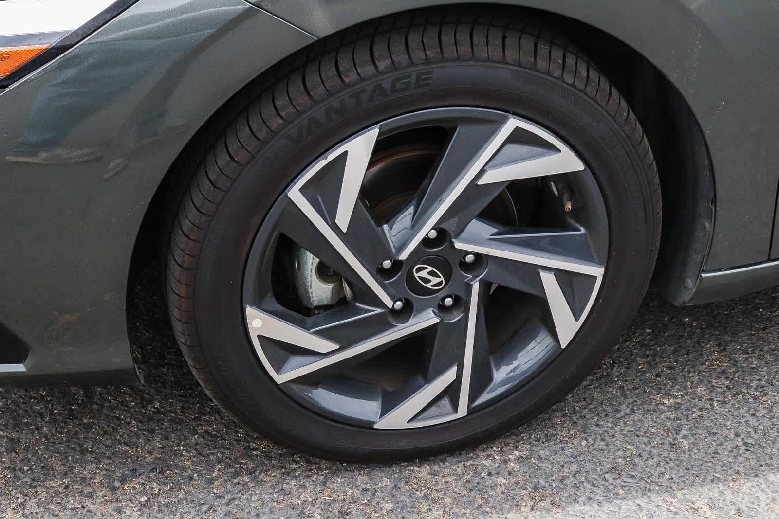 Used 2024 Hyundai Elantra Limited FWD image 6