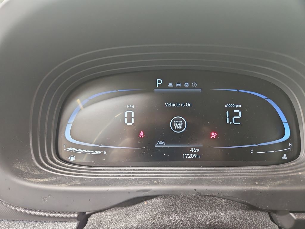 Used 2024 Hyundai Venue SEL image 16