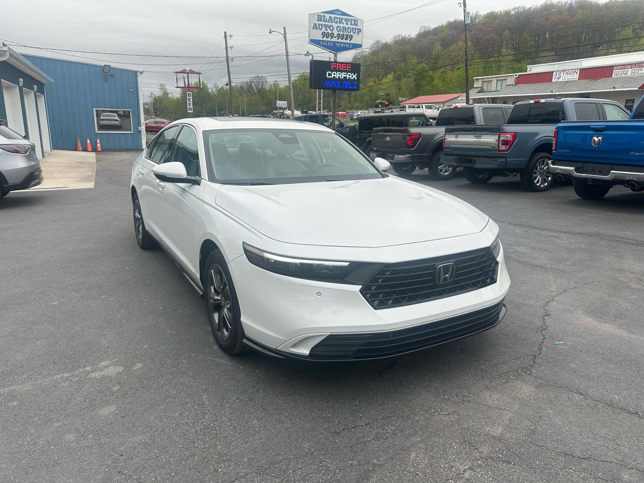 Used 2024 Honda Accord EX-L image 3