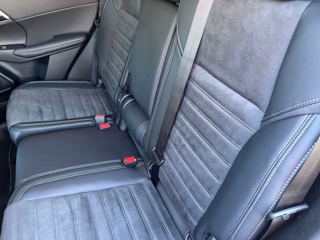 New 2025 Mitsubishi Outlander SE image 21