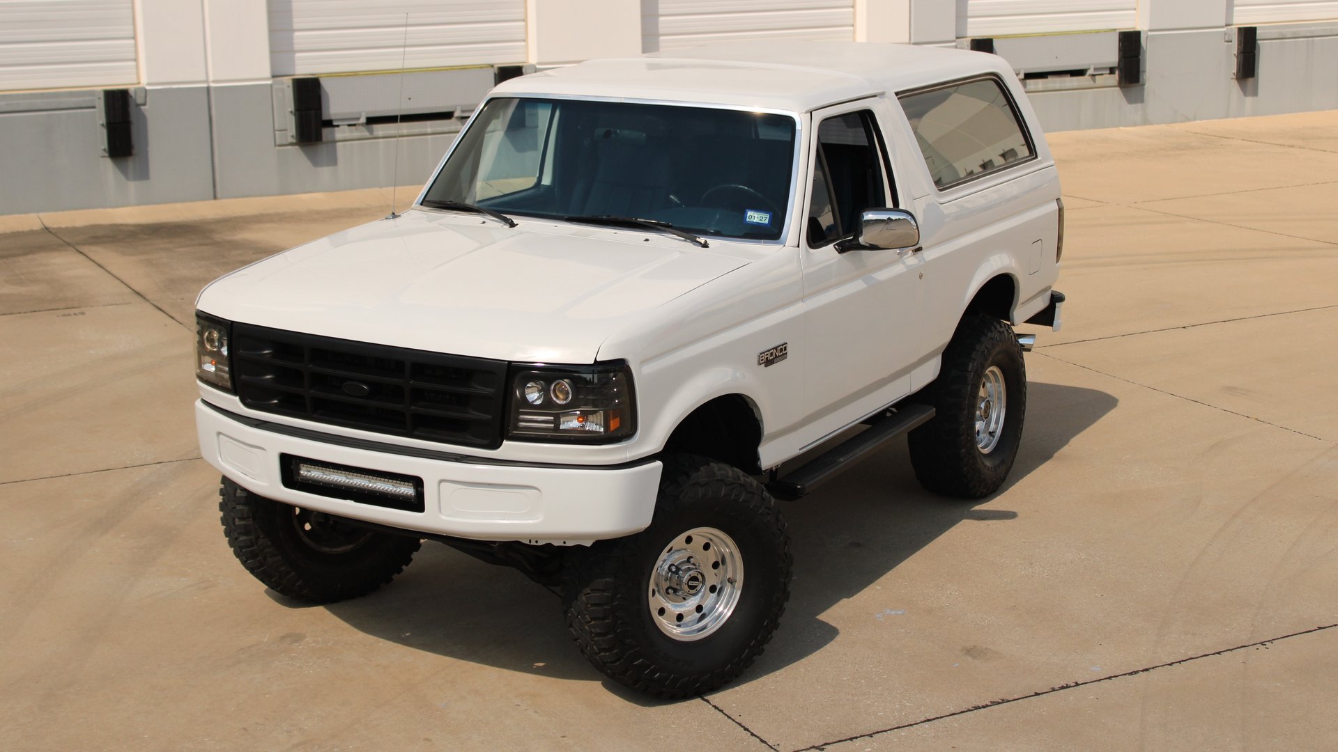 Used 1993 Ford Bronco XLT AWD/4WD image 2