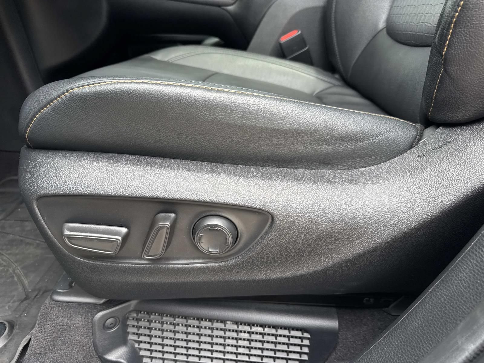 Used 2023 Toyota Sienna XLE Woodland Edition AWD/4WD image 18