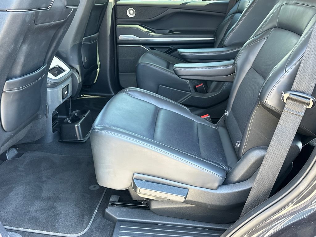 Used 2025 Lincoln Navigator Reserve image 23