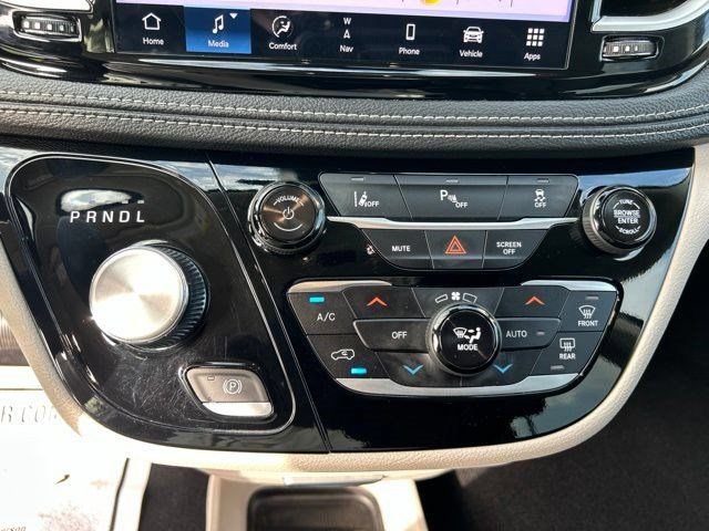 Used 2024 Chrysler Pacifica Limited FWD image 33
