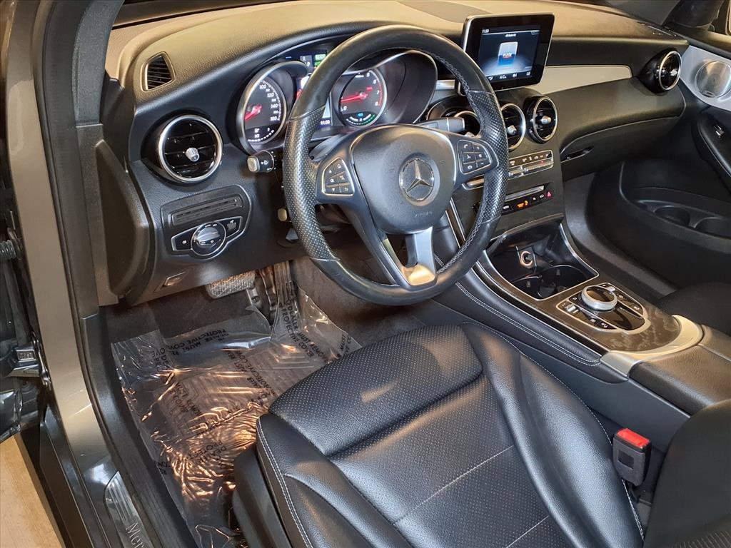Used 2019 Mercedes-Benz GLC 350e 4MATIC image 3