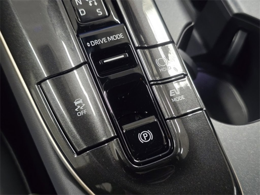 New 2025 Toyota Crown Signia image 7