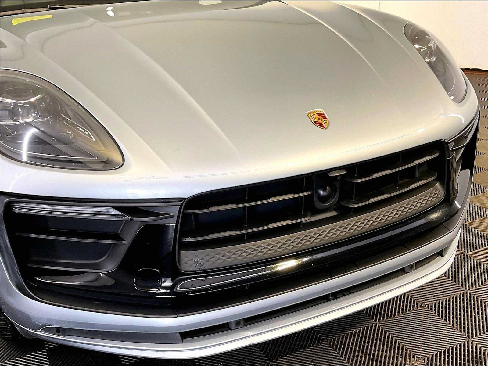 Certified 2023 Porsche Macan AWD/4WD image 34