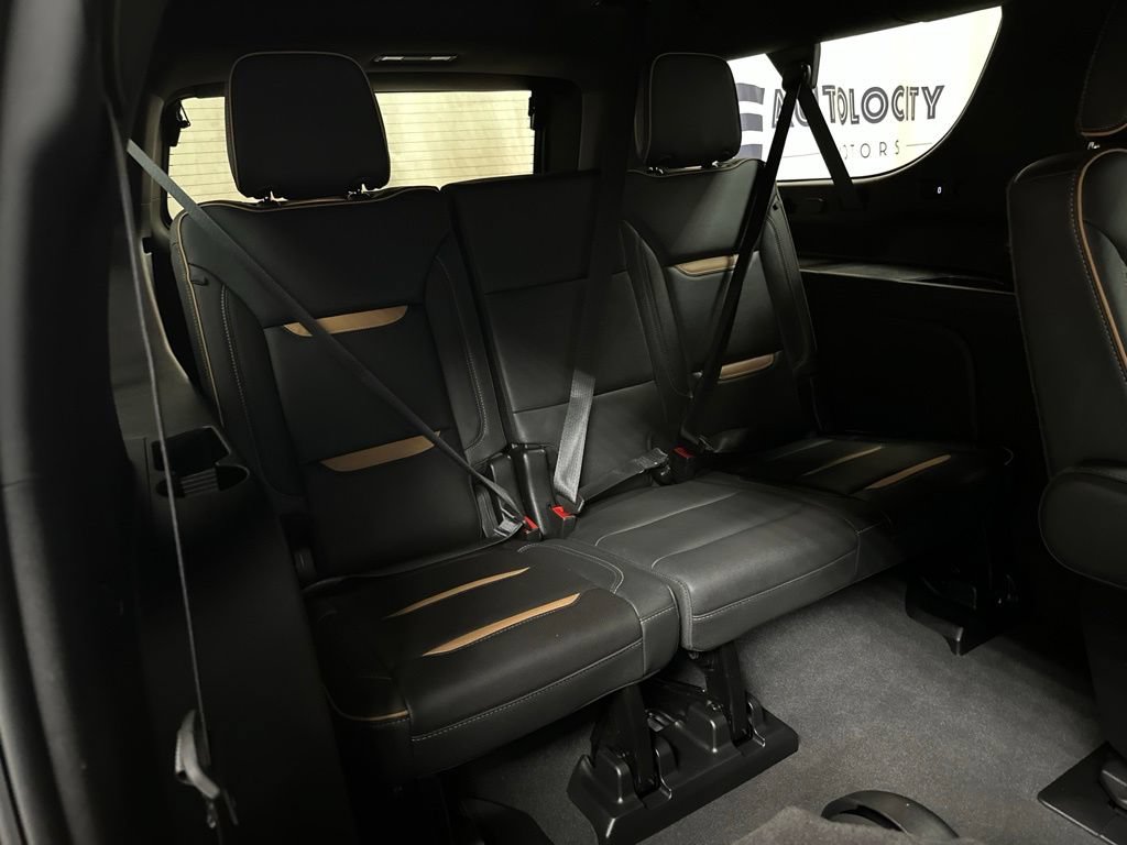 Used 2024 GMC Yukon XL AT4 w/ Technology Package AWD/4WD image 22