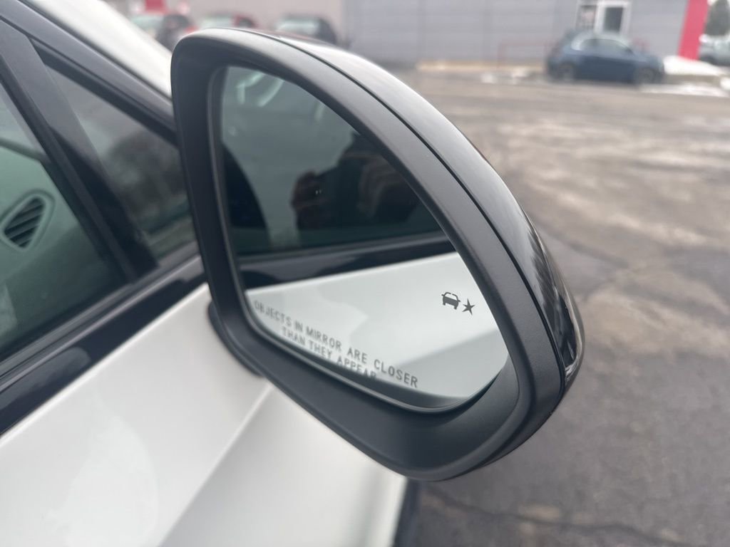 Used 2021 Buick Envision Essence w/ Sport Touring Package image 18