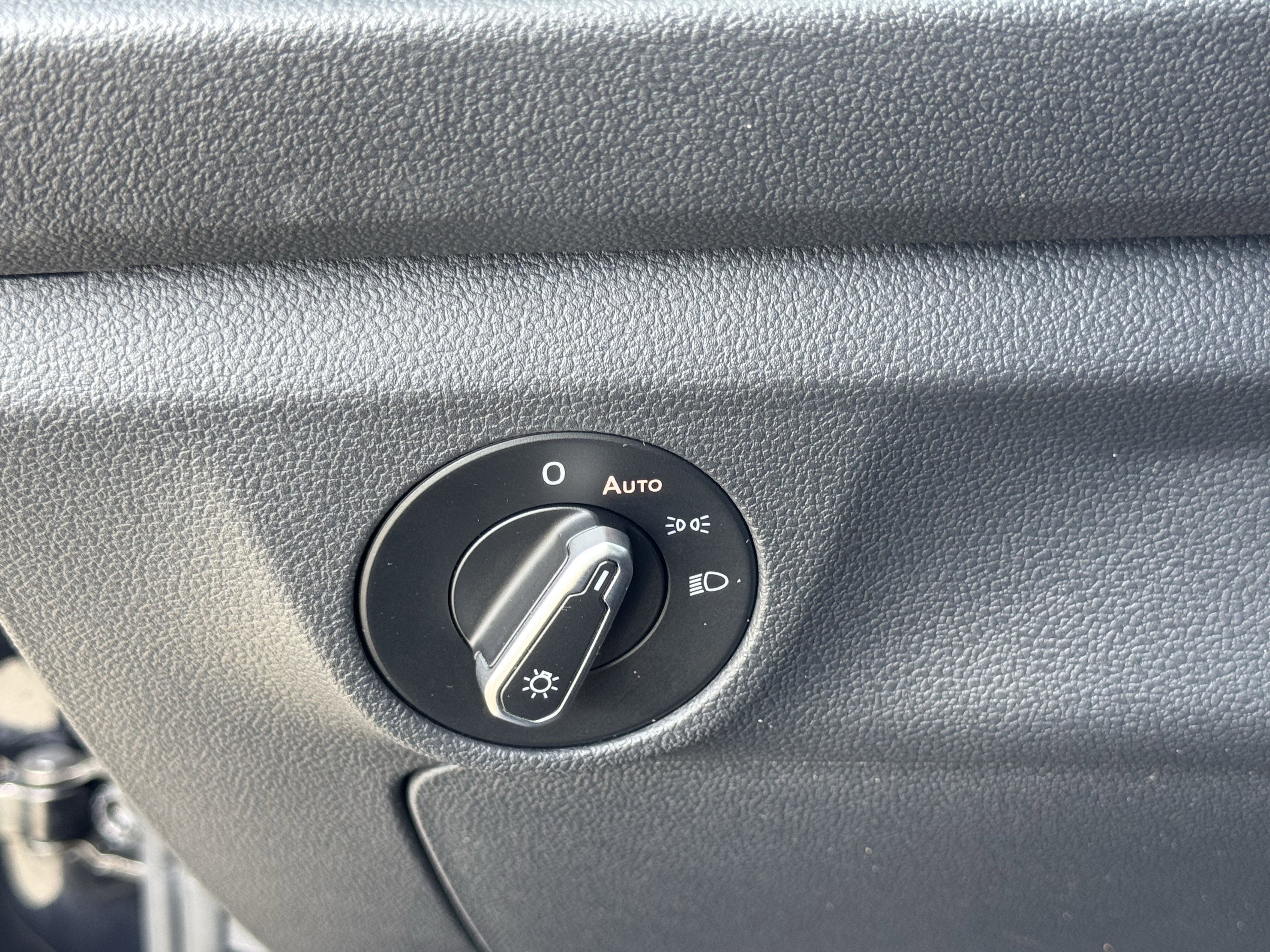 Used 2024 Volkswagen Jetta SE FWD image 19