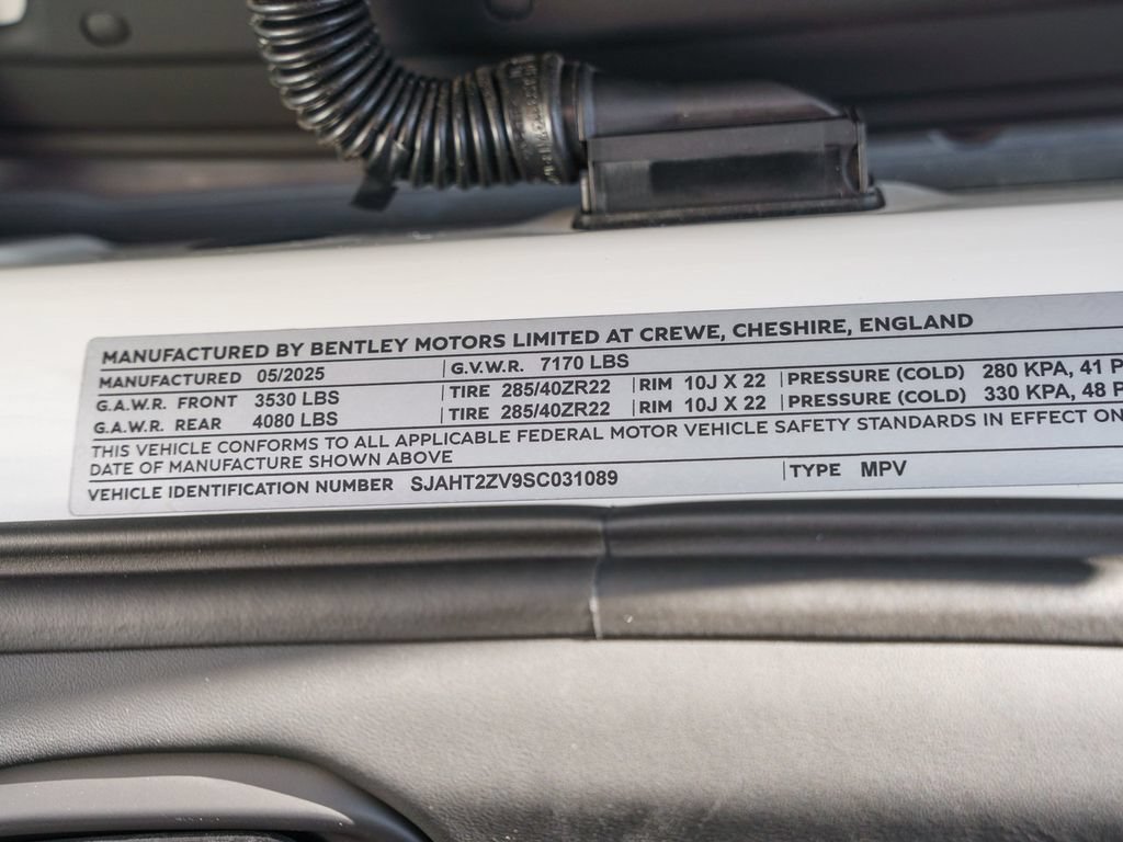 Used 2025 Bentley Bentayga Extended Wheelbase AWD/4WD image 39