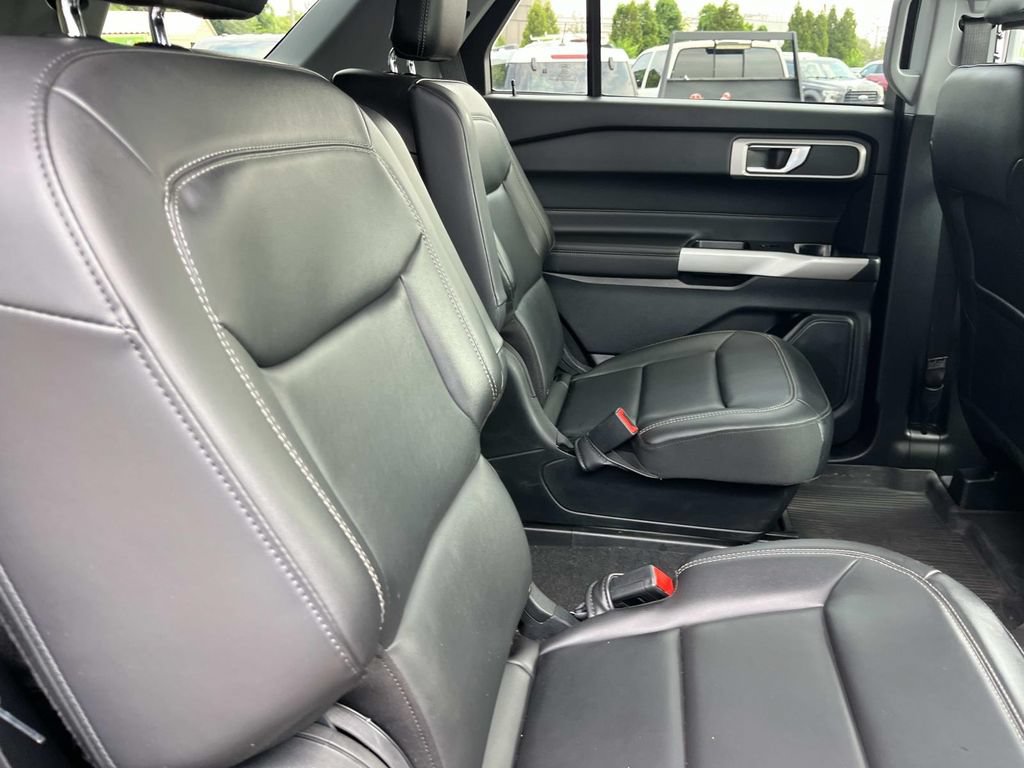 Certified 2024 Ford Explorer XLT w/ Equipment Group 202A AWD/4WD image 28