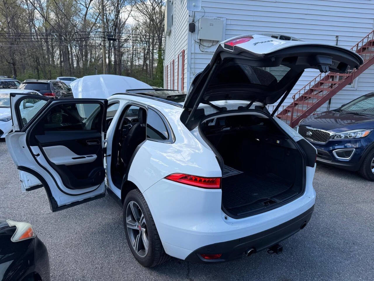 Used 2017 Jaguar F-PACE R-Sport image 7