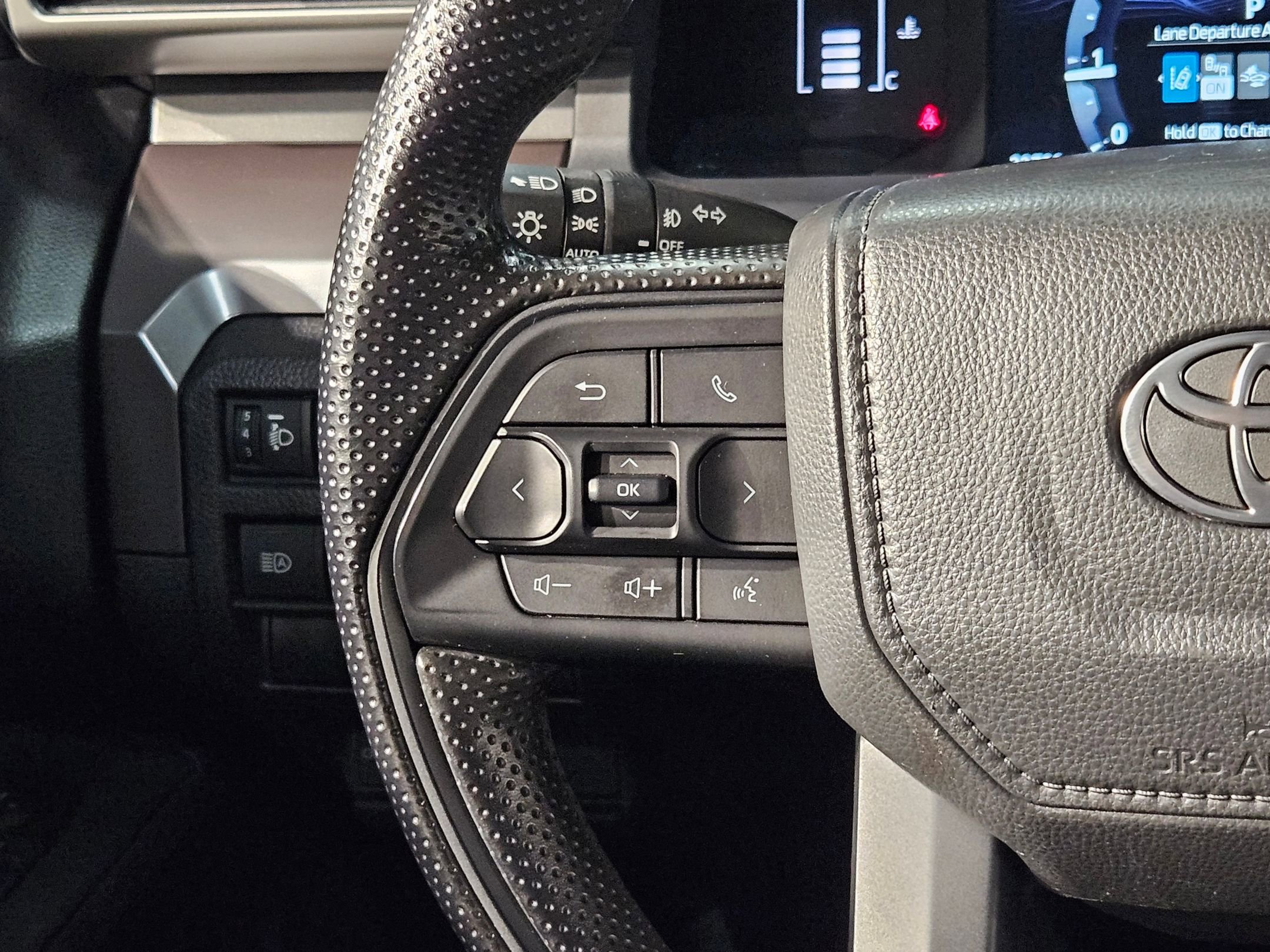 Certified 2025 Toyota Tacoma SR5 image 27