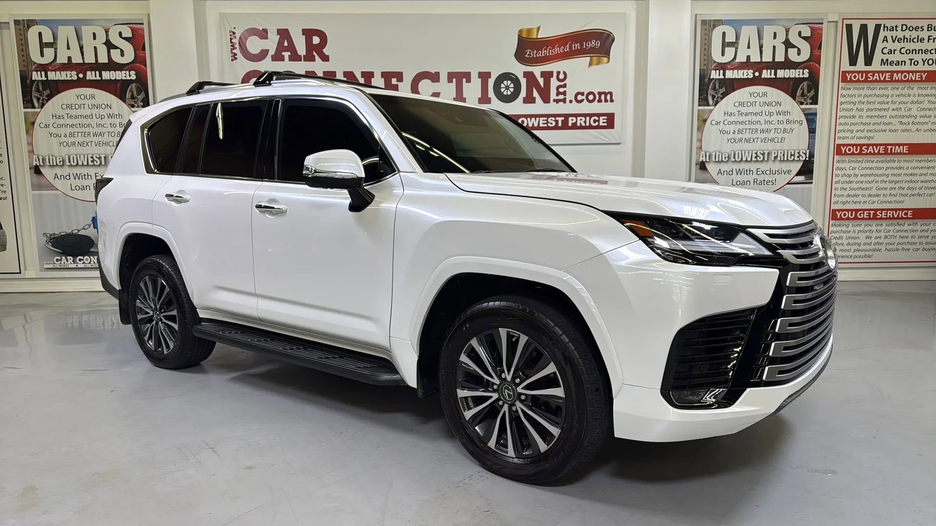 Used 2022 Lexus LX 600 4WD w/ Premium Package image 10