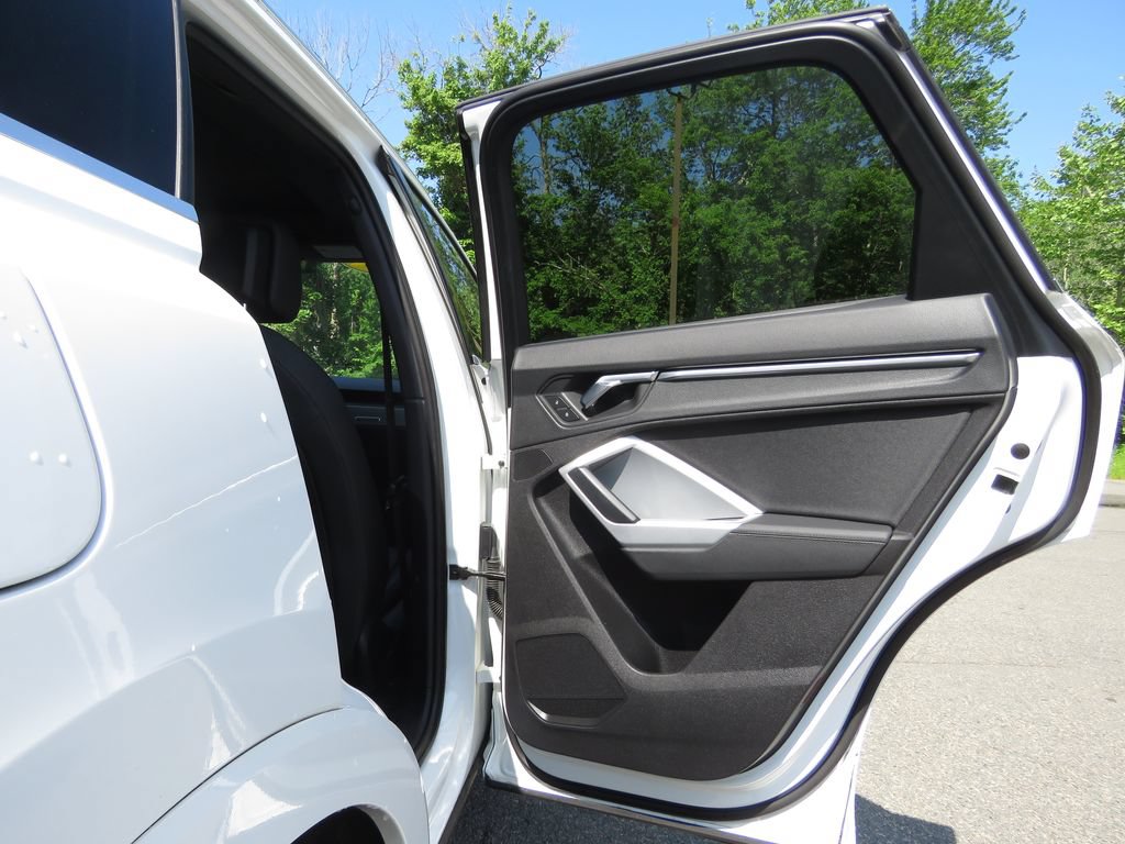 Used 2022 Audi Q3 2.0T Premium w/ Convenience Package AWD/4WD image 15