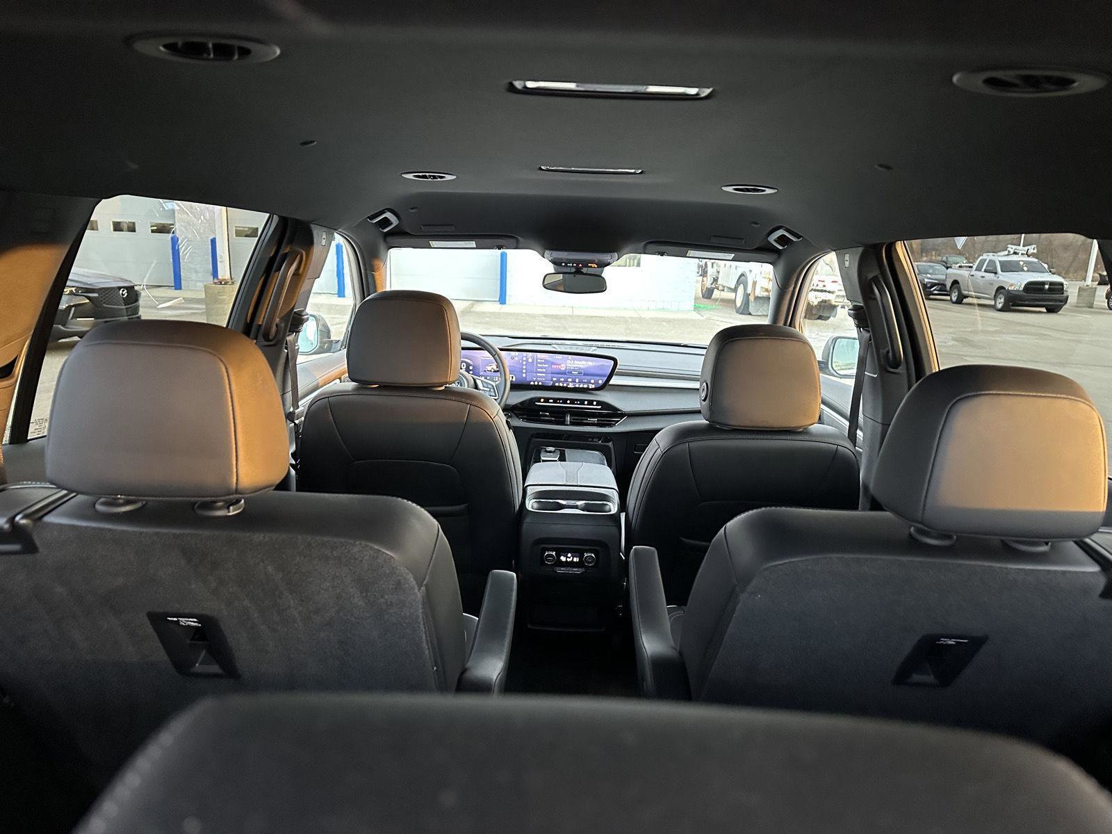 Used 2025 Buick Enclave Preferred image 8