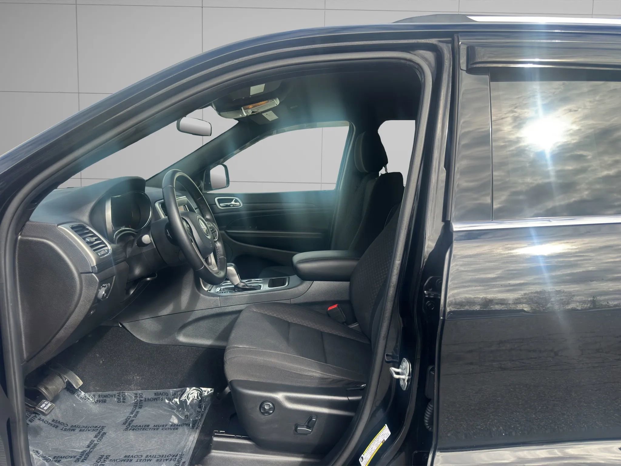 Used 2020 Jeep Grand Cherokee Laredo AWD/4WD image 11