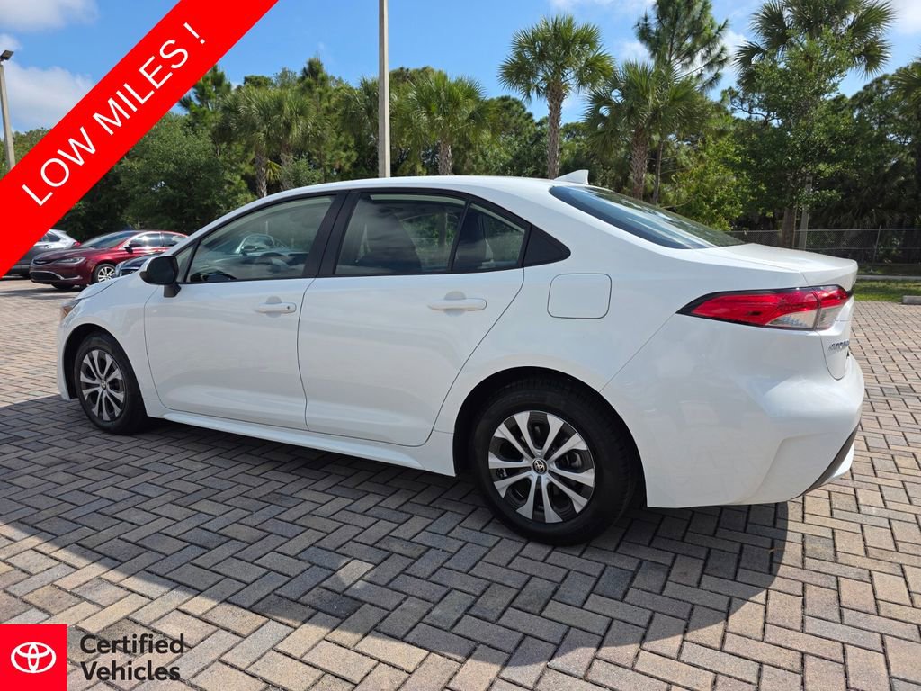 Certified 2022 Toyota Corolla LE FWD image 9