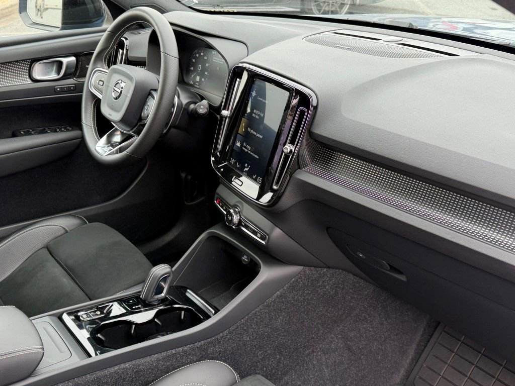 Used 2020 Volvo XC40 T5 R-Design w/ Protection Package Premier image 13