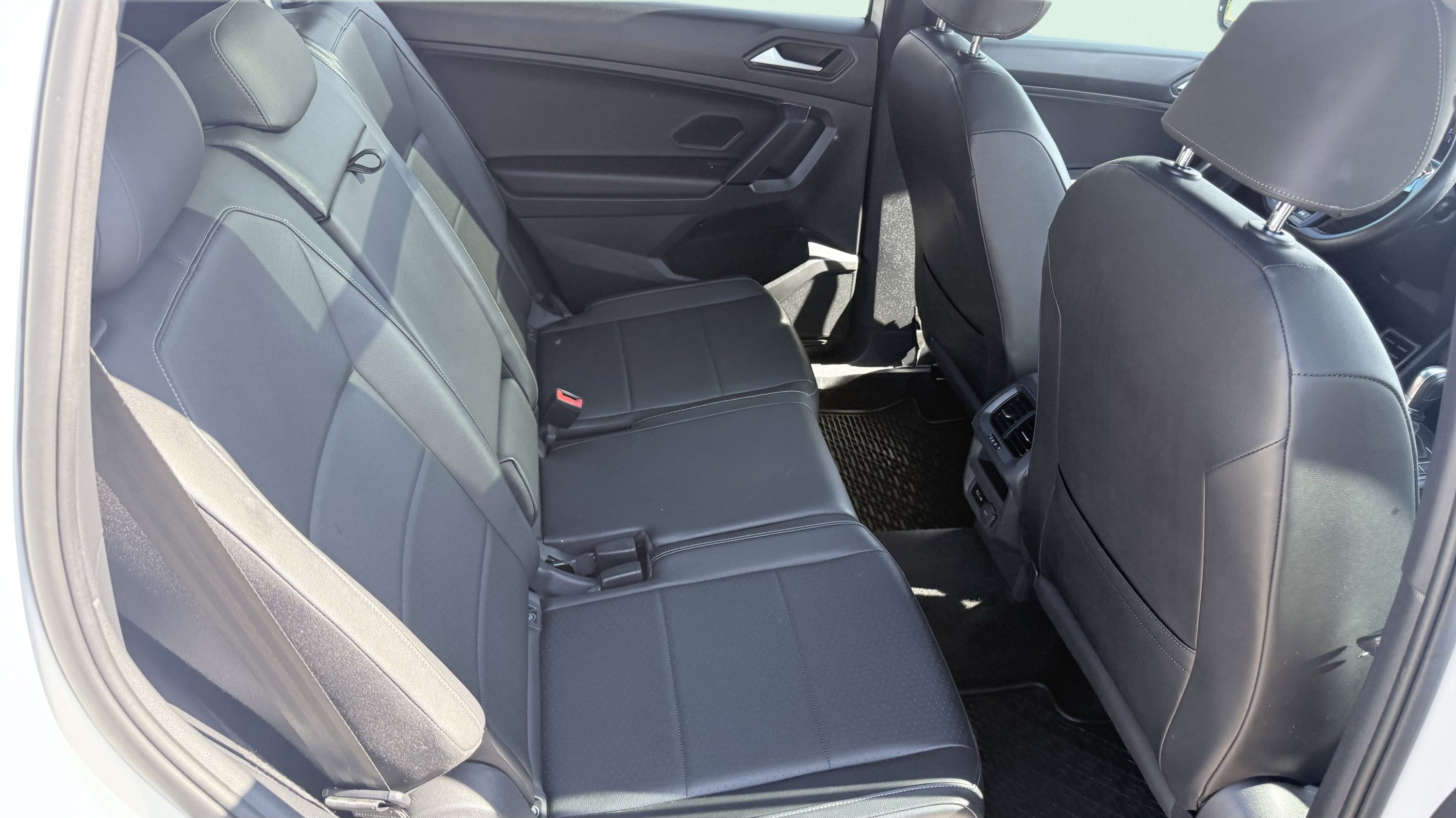 Used 2019 Volkswagen Tiguan SEL R-Line FWD image 45