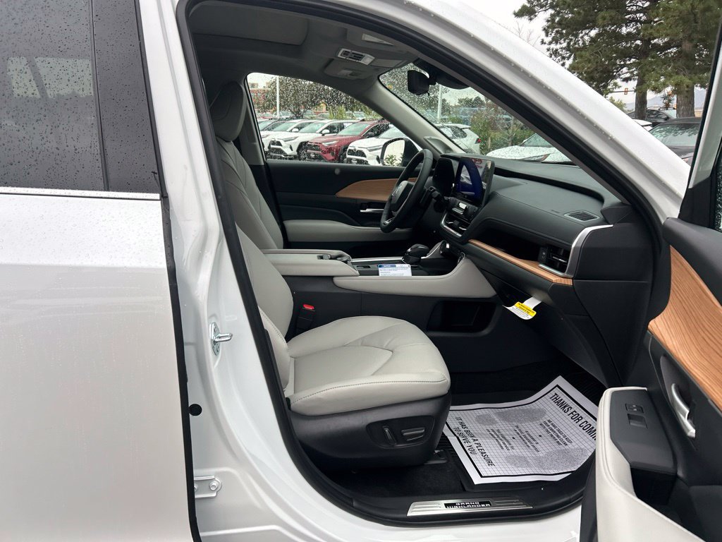 Used 2026 Toyota Grand Highlander AWD image 12