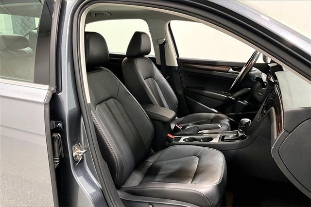Used 2020 Volkswagen Passat 2.0T SEL image 30