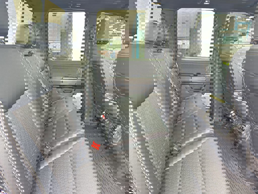 New 2025 Ford F150 Lariat w/ Equipment Group 502A High image 38