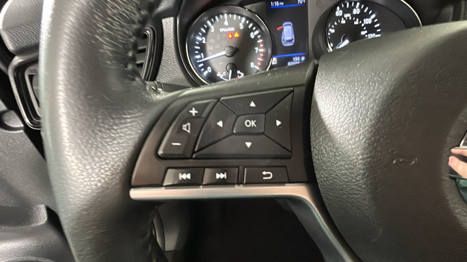 Used 2018 Nissan Rogue SV AWD/4WD image 19