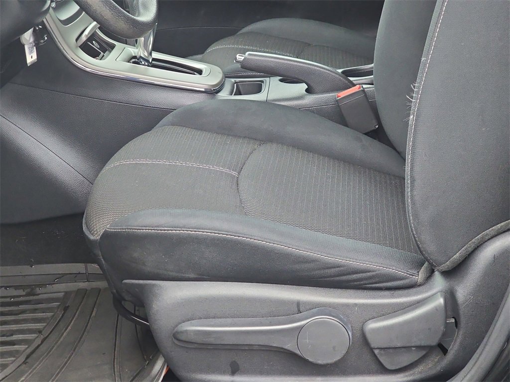 Used 2015 Nissan Sentra S image 26