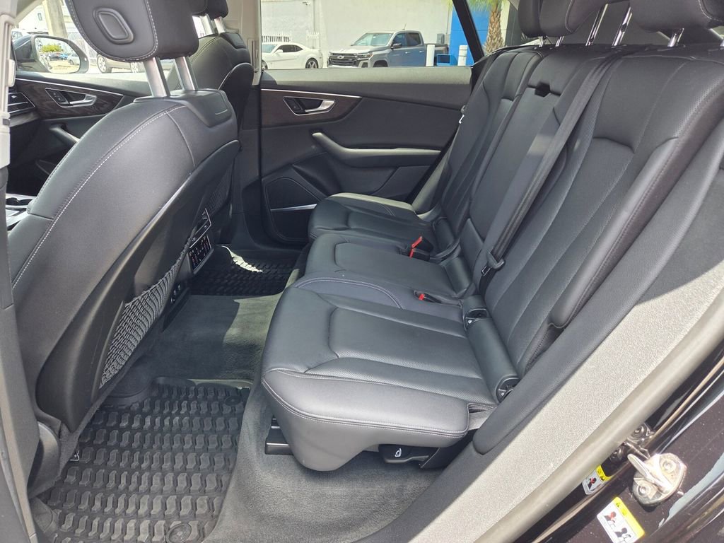 Used 2019 Audi Q8 Premium Plus w/ Premium Plus AWD/4WD image 7
