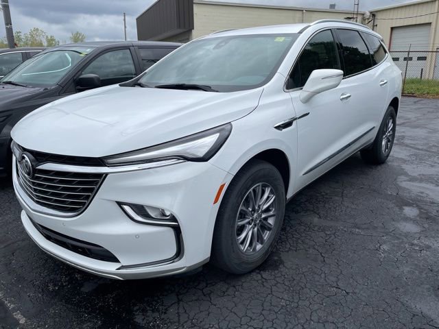 Used 2023 Buick Enclave Essence FWD image 1