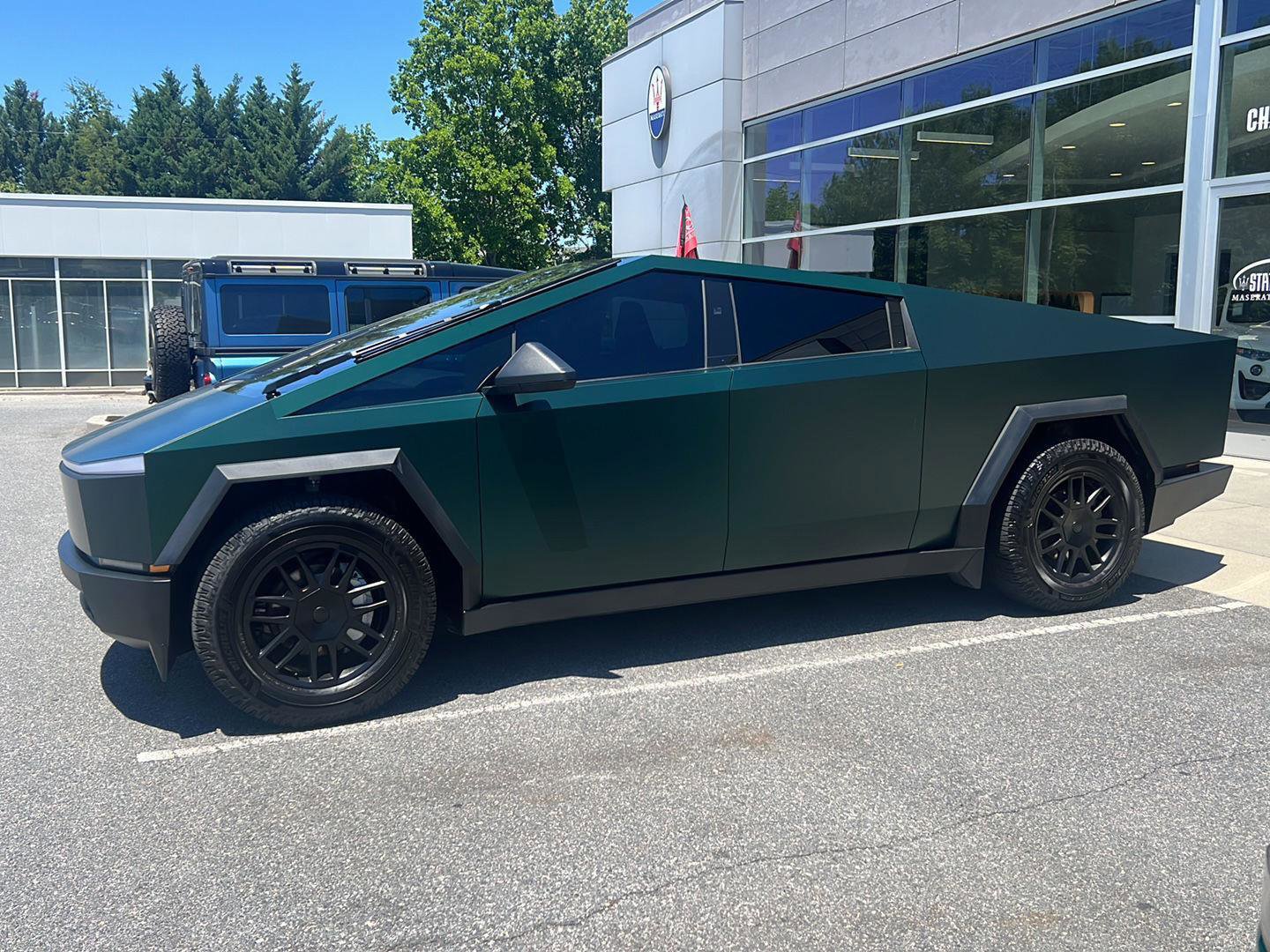 Used 2025 Tesla Cybertruck AWD Crew Cab image 2