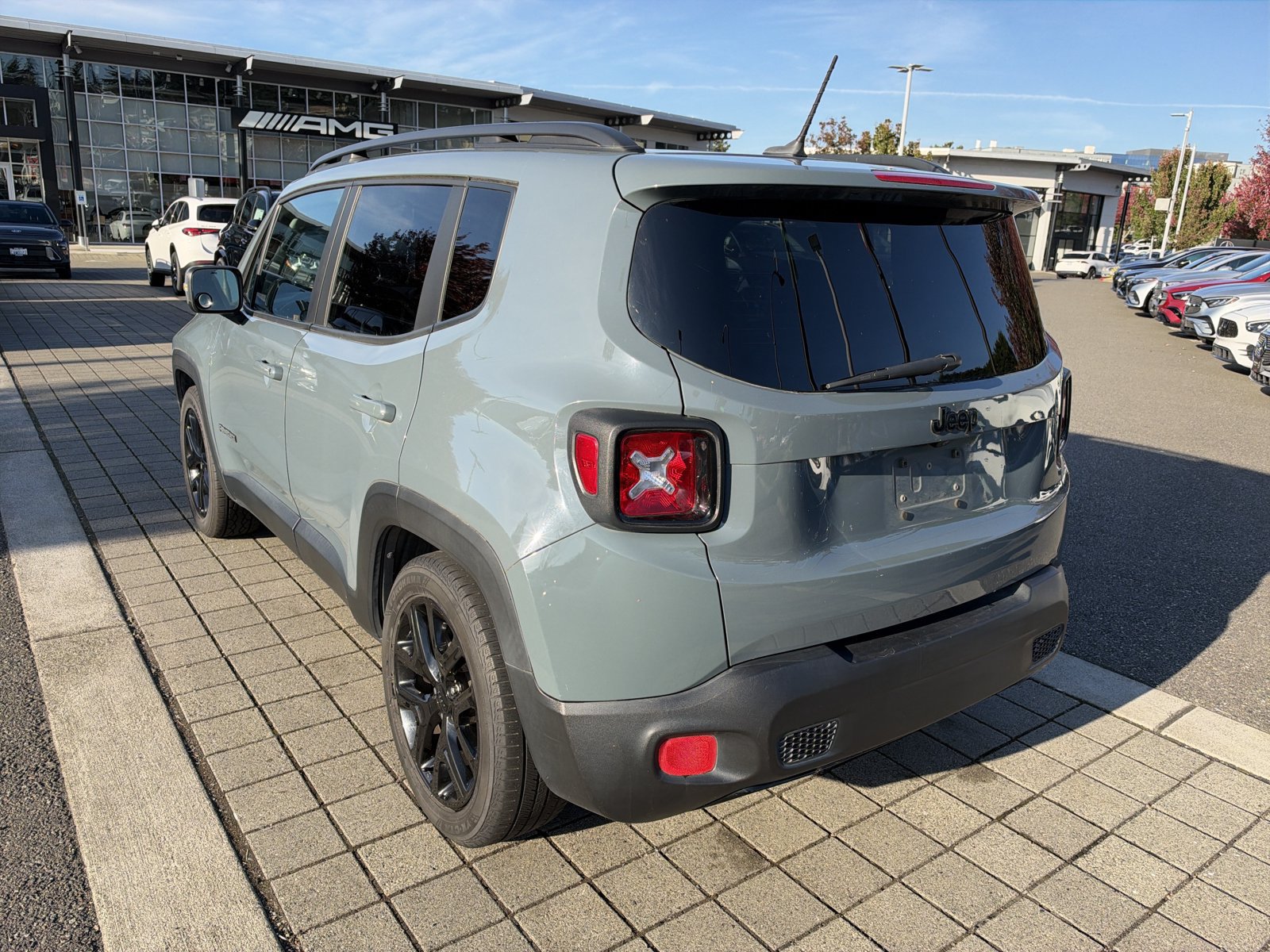 Used 2017 Jeep Renegade Altitude FWD image 8