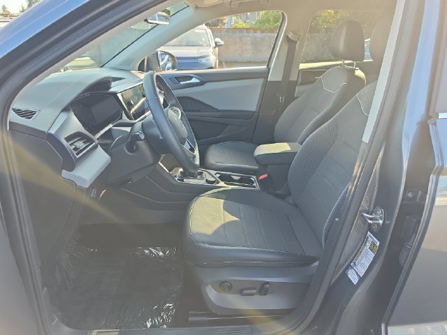 Certified 2023 Volkswagen Taos SE w/ Panoramic Sunroof Package AWD/4WD image 2