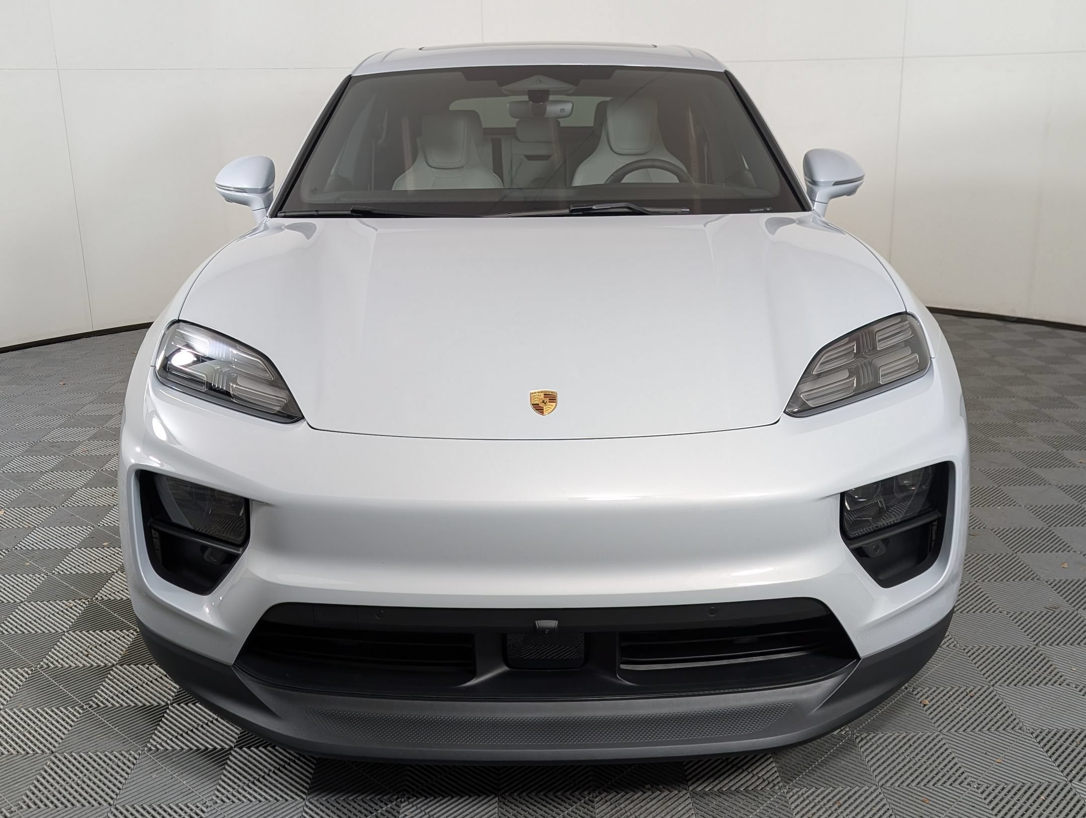 New 2025 Porsche Macan 4S Electric AWD/4WD image 7